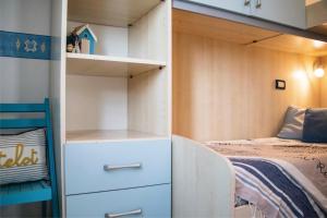 Blue Marine - Trilocale con Smart Tv, WiFi Gratuito, Aria Condizionata, ideale per Famiglie