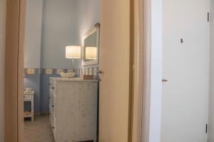 Blue Marine - Trilocale con Smart Tv, WiFi Gratuito, Aria Condizionata, ideale per Famiglie