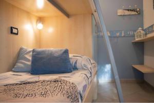 Blue Marine - Trilocale con Smart Tv, WiFi Gratuito, Aria Condizionata, ideale per Famiglie