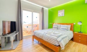 Full private 300sqm Villa Jacuzzi Heated Pool Ideal & quiet location