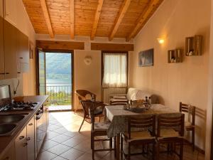 Casa Carla, bis 4 Personen, Garten, Balkon mit Blick auf den See und die Berge