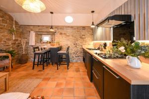 Maisons de vacances Ker Gana Sauna, jacuzzi, poele a bois : photos des chambres
