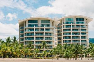 Elegant Beachfront Condo at Diamonte del Sol - 801s - Apartmány, Jacó