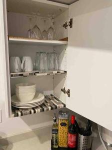 Modern Cozy 2 bedroom basement Near WEM