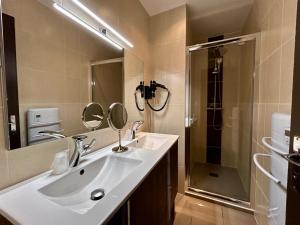 Hotels Logis Le Relais de la Voie Sacree : photos des chambres