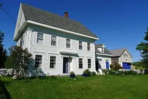 Charming Waterfront at Tapley Farm near Acadia - Brooksville