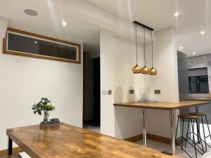 Broadway Beach Home with Hot tub