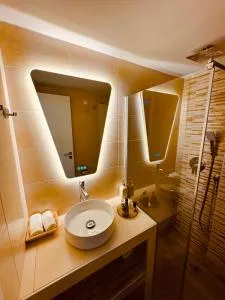 Blue Horizon Gem On The Port - Mati