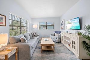 Downtown Cottage - Walk to the Beach & Restaurants - Hôtels 4 étoiles à Cocoa Beach