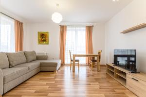 Elite Coresi Apartment