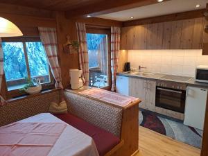 Large Family Apartment with Balcony room in Wachtlerhof