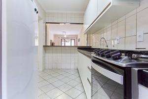 1107 Apto Econômico y confortável sobre Avenida Principal de Bombinhas.