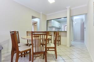 1107 Apto Econômico y confortável sobre Avenida Principal de Bombinhas.