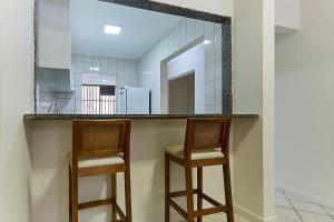 1107 Apto Econômico y confortável sobre Avenida Principal de Bombinhas.