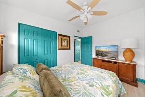 Uptown Cottage - Walk to the Beach and Restaurants