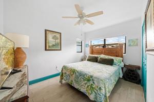 Uptown Cottage - Walk to the Beach and Restaurants