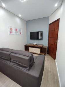 Apartamento inteiro com área e garagem privativa