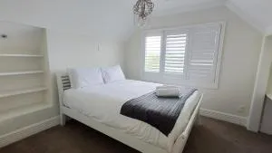 Sky Stars Elegant Home with Seaview - Devonport