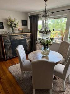 Charmig liten stuga i Södertälje Kungsdalen