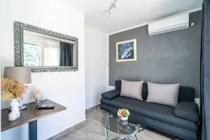 Silver Deluxe, Sea View Apt.2+1, Private Parking - Prijevor