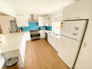 Walk everywhere! Family beach house in Pottsville