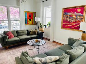 Huge Beach Bungalow- Yard, Beach Pass, King Beds