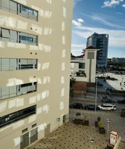 City Center 2-BR Apartment + Pkg