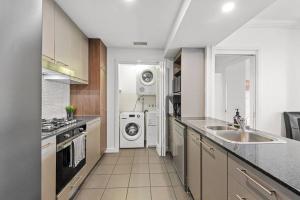 Prime Position! 3Bed2Bath1Car ~ 10mins to CBD