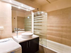 Appartement spacieux, balcon - 8 pers. - FR-1-425-218