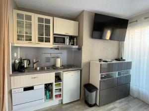 Appartement Climatisé à Sète – Terrasse, WIFI, Parking Privé, à 500m de la Plage - FR-1-338-546