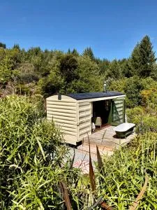 The Box Car with Outdoor Private Bath - Garston