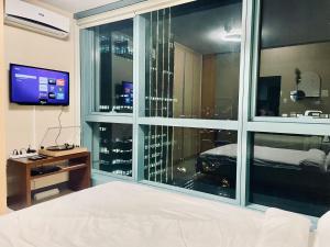 Thompson Suites Queen Room, One Uptown Residences, XBOX & Netflix