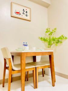 Thompson Suites Queen Room, One Uptown Residences, XBOX & Netflix