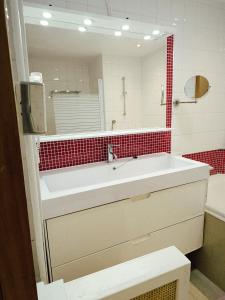 Liège centre 13 Quai Godefroid Kurth POUR 2 PERS à 25 min gare Guillemins