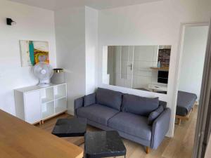 Appartements Agreable deux pieces avec loggia : photos des chambres