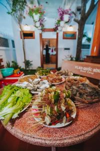 VILLA GIÓ BIỂN LAGI - Villa Gia đình 4 Phòng Ngủ, Sức chứa 8 - 20 Khách, Cách Biển Cam Bình 700m di chuyển, Sân Vườn Rộng Rãi, Tiện Nghi Nướng BBQ & Bãi Đậu Xe Ô tô Miễn Phí