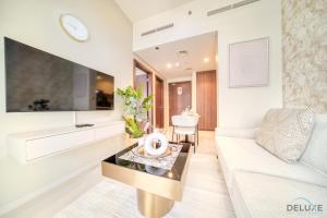 Special Deal Contemporary 1BR with Canal Views by Deluxe Holiday Homes