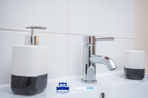 Two Bedroom Apartment By Beds Away Short Lets & Serviced Accommodation Close to Kidlington Airport and Blenheim Palace