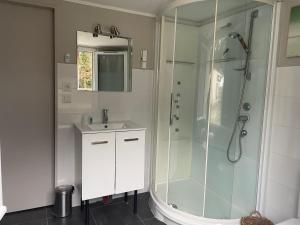 B&B / Chambres d'hotes Cabane du Circuit : photos des chambres