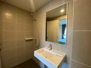 Garden Oasis Apartment: Condo Near Bangkok River