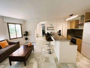 Marbella Center 6-8 Persons-beach at 100m -Parking