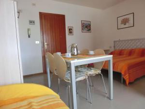 Coastal comfort in a cozy studio seaview studio