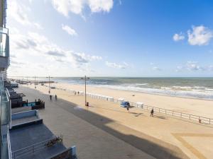 Bright apartment with direct sea view