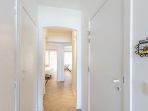 Bright apartment with direct sea view