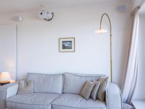 Bright apartment with direct sea view