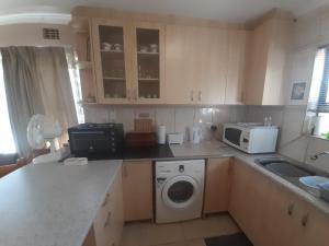 Cosy studio garden cottage