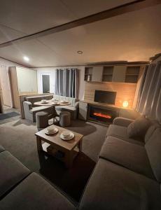 Hot Tub Breaks at 35 Merlin Point Tattershall