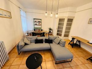 Appartement Lumineux et Spacieux 2 Chambres avec Parking Gratuit dans la Rue