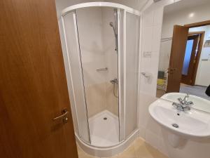 Forest Apartment Villa Park