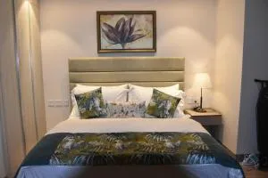 Studio Apartment in a Mall - Bhundsi